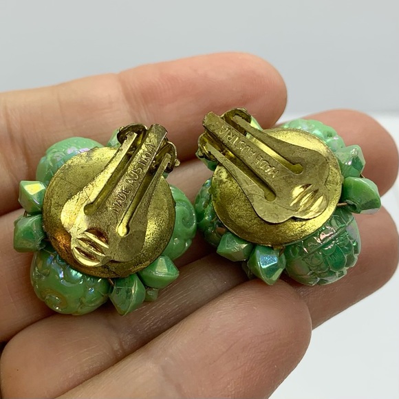 VTG GREEN BEADED EARRINGS CLIP MADE IN AUSTRIA MOLDED CELLULOID PLASTIC SHIMMER - Picture 7 of 7